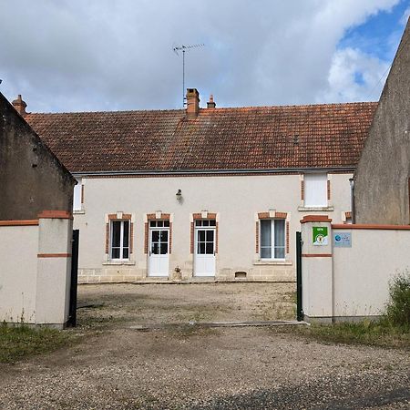 Gite Champetre A Mareau-Aux-Pres: Terrasse, Jardin, Et Confort Pour 6 Personnes - Fr-1-590-140 Exterior foto